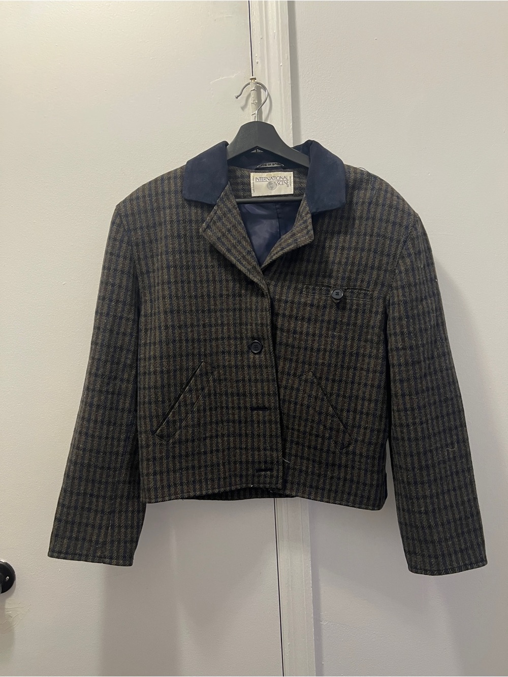 Classic Plaid Wool-Blend Cropped Jacket with Navy Collar